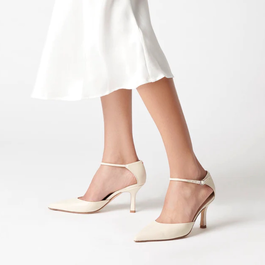 Aeyde Selma Cream Leather Color Pointed Toe Pump (Women) Size 37